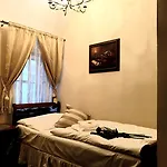 Golden Age Szálloda